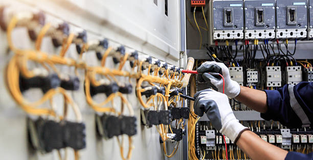 Professional Electrician technician working in Allen Park, MI